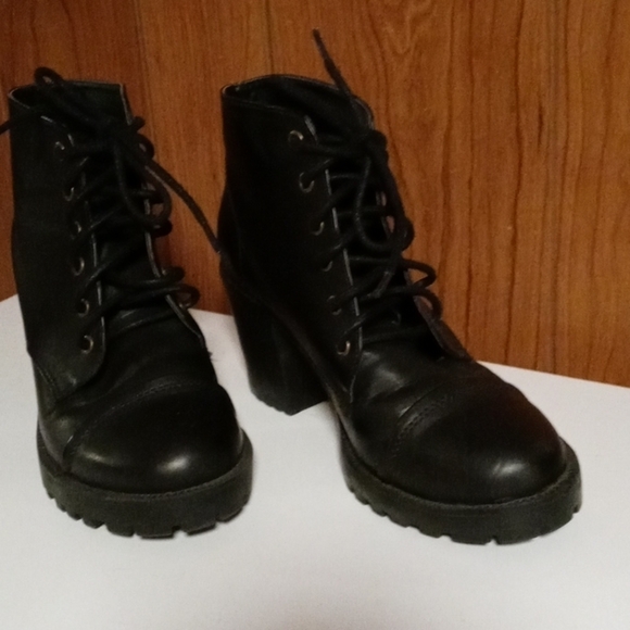 London Rebel boots size 4 with 3 " Chunky heels - Picture 5 of 11